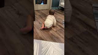 Makoa asymmetrical crawling 10 months