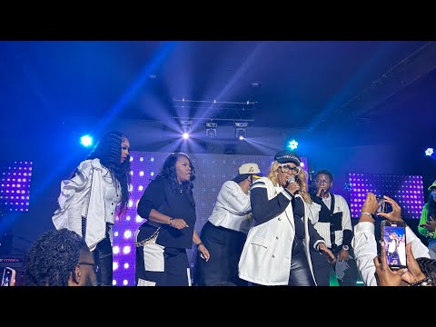 Mic Toss at N'dia Jones' Debut Concert