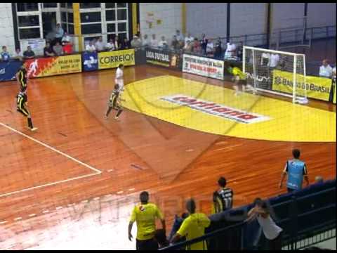 Praia vence o São Paulo de virada na Liga Futsal 2011