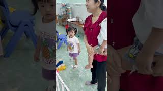 Buổi sáng Ngày thứ 16 Bé Min đi học mẫu giáo