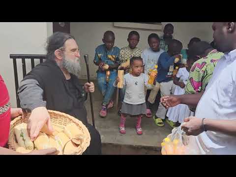 Λίγο ψωμί και μία πορτοκαλάδα να δροσιστεί η καρδιά τους