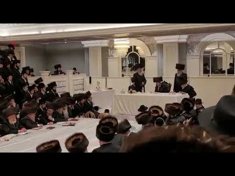 Sadigura Rebbe Tish In Boro Park  Kislev 5782 - שולחן האדמו"ר מסדיגורא בבורו פארק - כסלו תשפ"ב