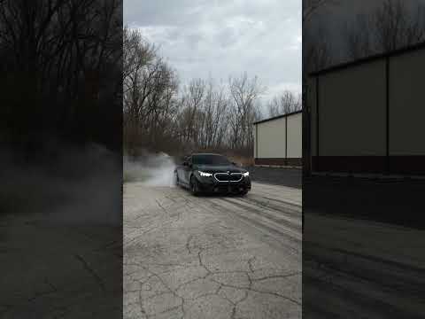 2025 BMW M5 BURNOUTS 😳 #bmw #burnout #m5
