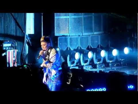 Fergie sings U2's 'With or Without You' & 'I gotta feeling' - Black Eyed Peas