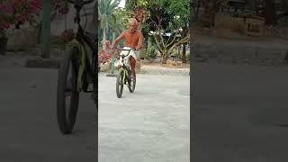 Download lagu Momen ketika |kakek-Kakek naik sepeda 🤣🤣 mp3