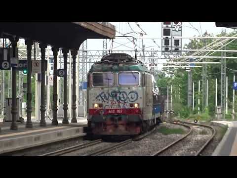 E652 con carri sevel GEFCO pieni di furgoni Fossacesia-Domo II in transito alla stazione di Forlì