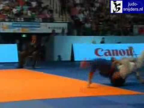 Judo 2009 Rotterdam Dan Fasie (ROU) - Mirali Sharipov (UZB) [-66kg]..flv