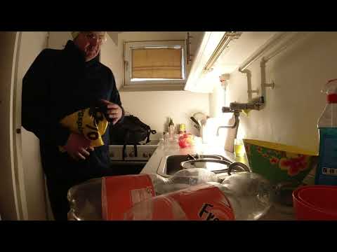 MongoTV_10847 - Del 3 - Vil Hente Pakke og Cykle Til LIDL Sælge Flasker og Købe Billig Sodavand