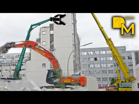 concrete blocks falling down! LIEBHERR 954 high reach demolition excavator destroying large building
