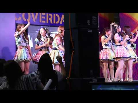 171216 BNK48 @ MBK Cover Dance 2017 - Photo time