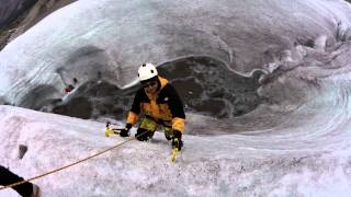 preview picture of video 'FIRST TIME ICE CLIMBING in MORTERATSCH'