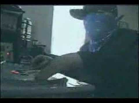 Architectnique the turntablist Scratching