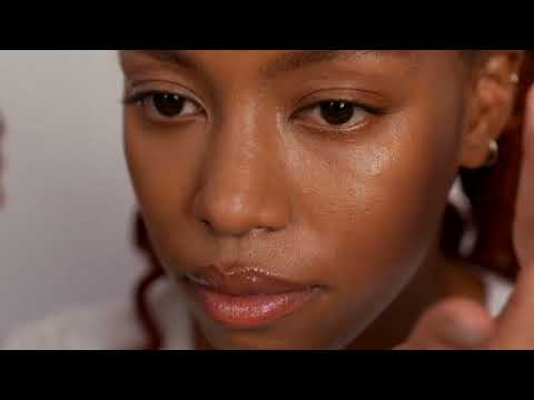 Fluff Bronzing Powder and Lip Oil. How to: with Charni.