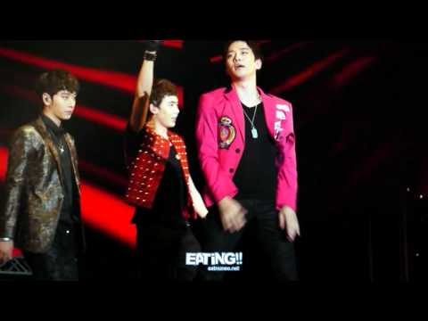 [FANCAM] 111022 JUNHO Hyundai i30 FESTA Concert - 10 out of 10 ending flip cut