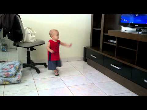 ui00820 Miguel dancando  pai francisco