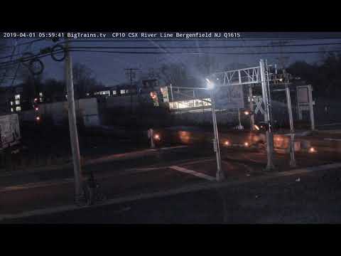 4- 1-2019 05:59 sb stack trailers CSX 5208 Q010