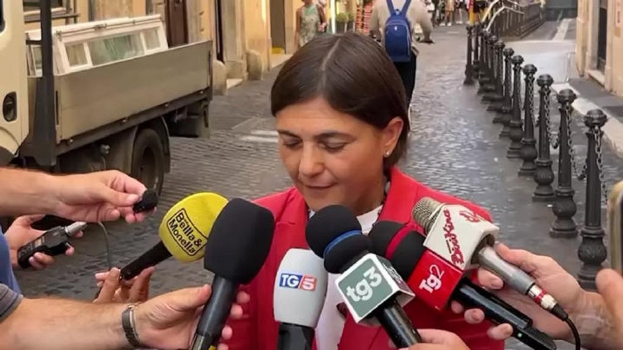 Chat Delmastro, Serracchiani (Pd): Perché non far acquisire le chat ai PM? Meloni di cosa ha paura?