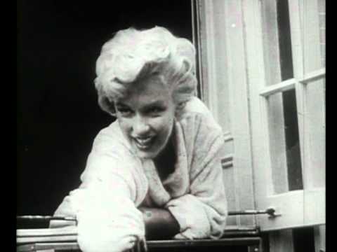 Marilyn Monroe - At the window