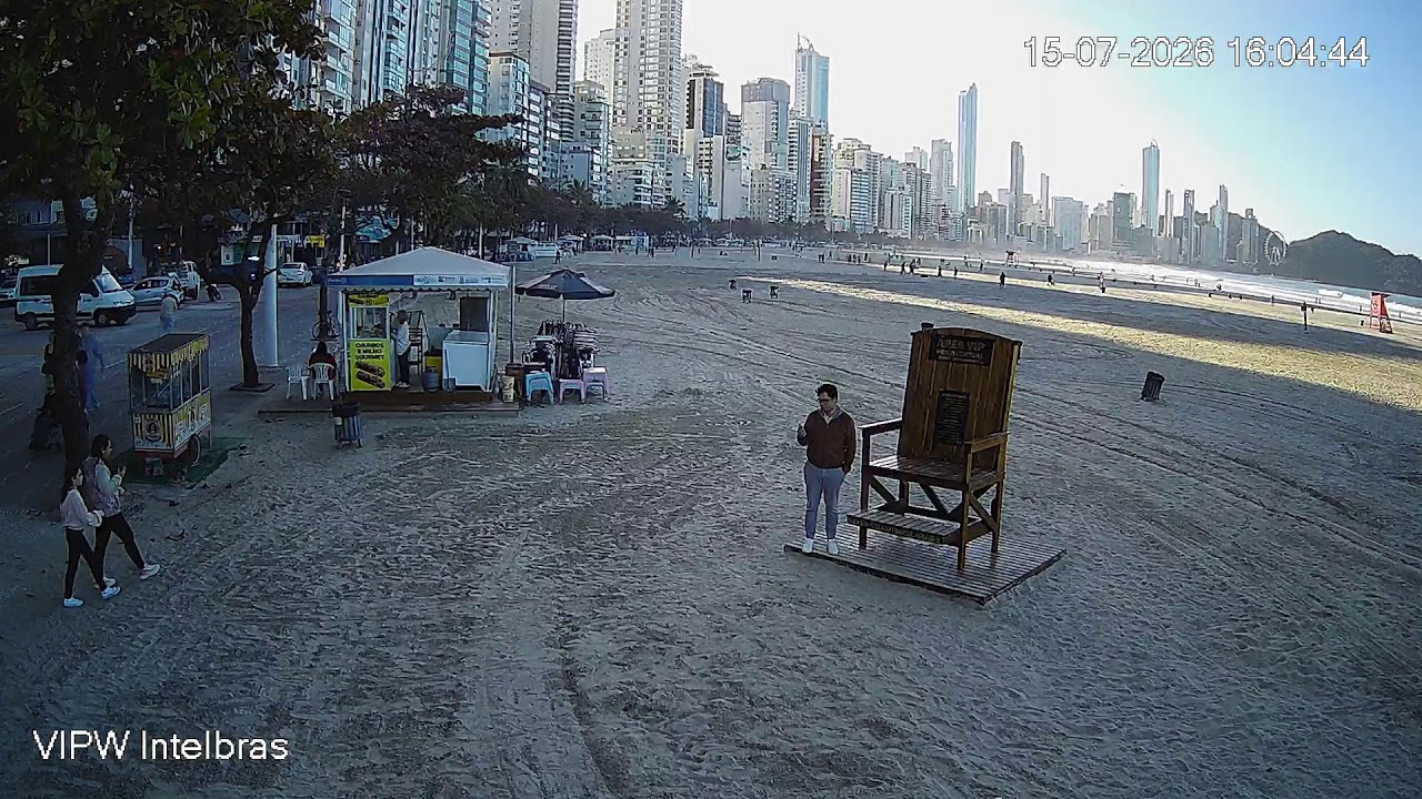Live webcam view of Tamandaré Square Beachfront
