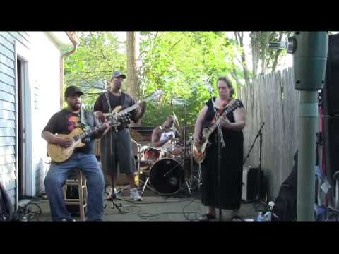 Unbelievable  Version of Walkin' Blues Joanna Connor Band @ Carty BBQ  Norwood, Massachusetts, USA.