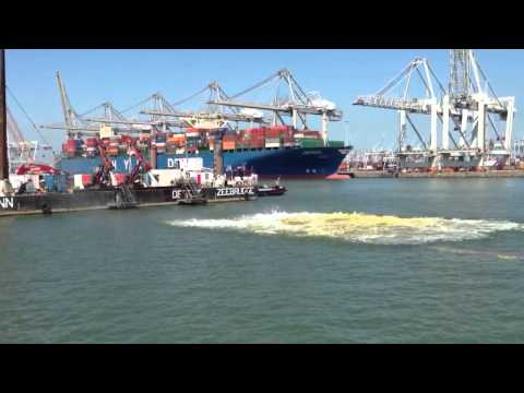 Explosive demolition Amazonehaven Rotterdam