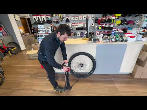Bontrager TLR Flash Charger Floor pumpa na bezdušové pláště