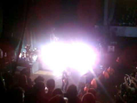 Papa roach - holly wood whore and between angels and insects live!
