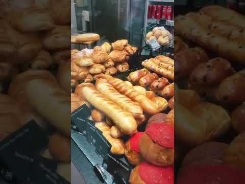 um de cada, por favor! #france #boulangerie