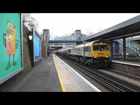 (4K) GB Railfreight 66794 passes through Denmark Hill on 6Z05 Grain Oil Terminal Circular. 28.12.21