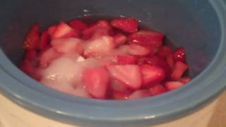 preview picture of video 'How To Make Slow Cooker Strawberry and Dumplings'