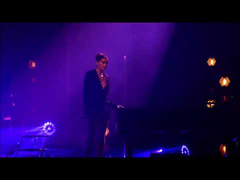Christophe feat Letitia Casta Intro danse + Daisy Théâtre St Martin 29 05 19