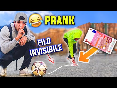 Far TROVARE SOLDI PER STRADA ! Scherzo Epico | Football prank