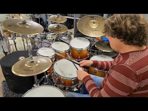 Drumming along a Funky Soul track - DW Collectors maple drums
