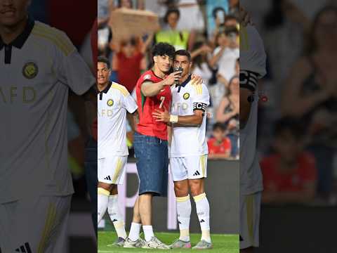 A fan's happiness after snapping a selfie with Ronaldo 😊❤️🐐