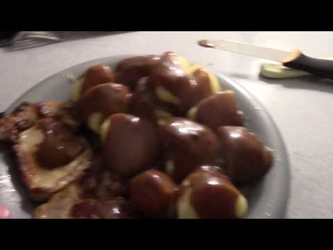 MongoTV_2582 - Min Aftensmad - 2 Svinekoteletter Med Kartofler og Brun Sovs