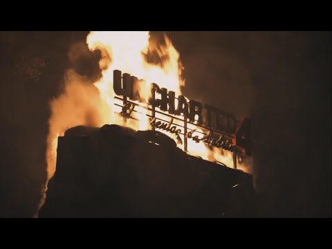 … Y nuestra PS4 20º Aniversario se salvó de las llamas…