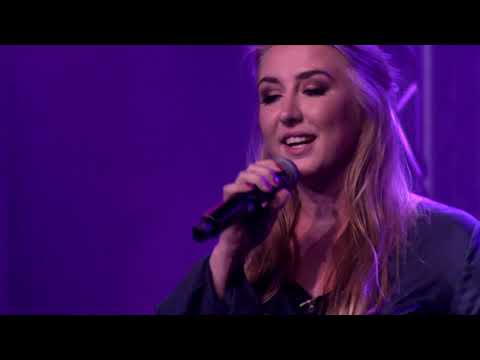 Julia van Helvoirt - zij gelooft in mij (live in concert)