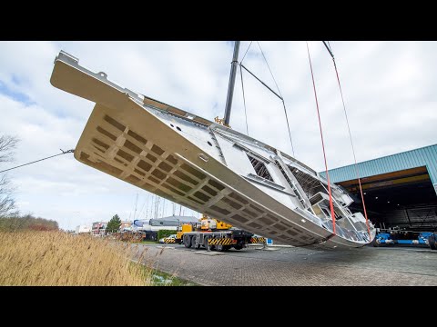 Turning the aluminium Bestevaer 72 hull (KM Yachtbuilders)