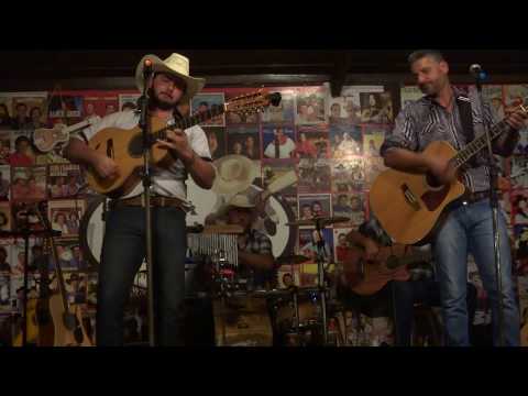 PORTA DO MUNDO - Vinícius & Franciel na Morada Du Capiau