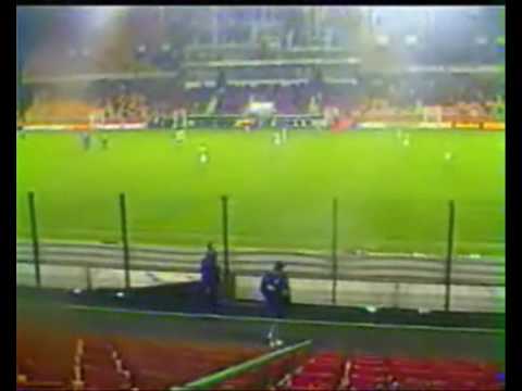 ASSE CHATEAUROUX 2002 2003 UN KOP VIDE POUR UNE EQUIPE MORBIDE