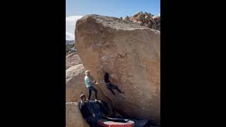 Video thumbnail of Broken Flowers, V7. Joshua Tree