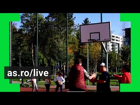 Baschetbaliştii de la U Cluj, lecţii pentru copiii cu probleme