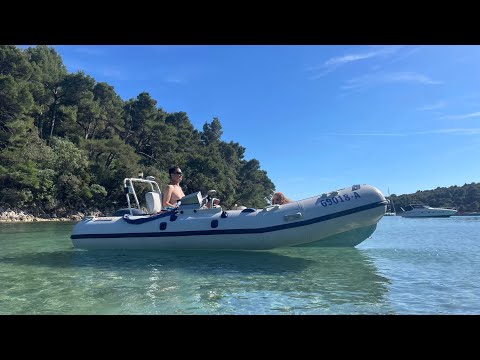 Bootsurlaub Insel Rab mit Dachzelt und Buppy dem Pudel