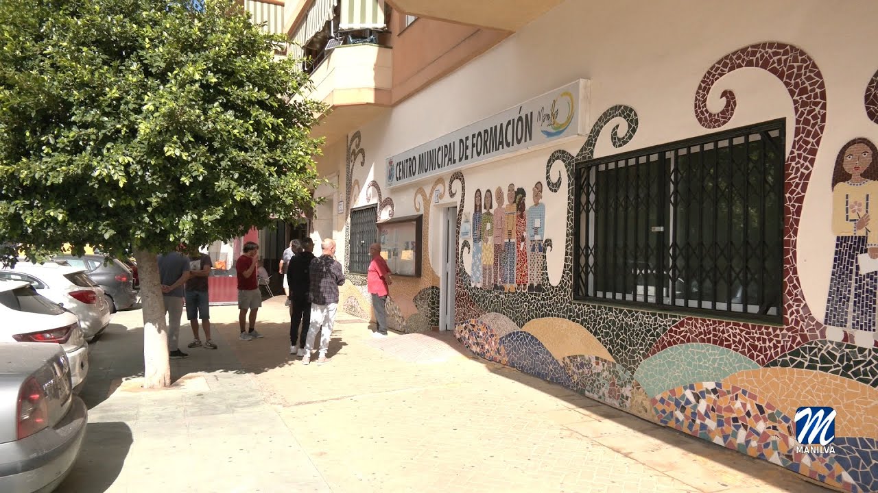 La edil de Formación visita a los alumnos del Centro de Formación