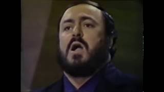 Luciano Pavarotti and John Wustman perform Per La Gloria.