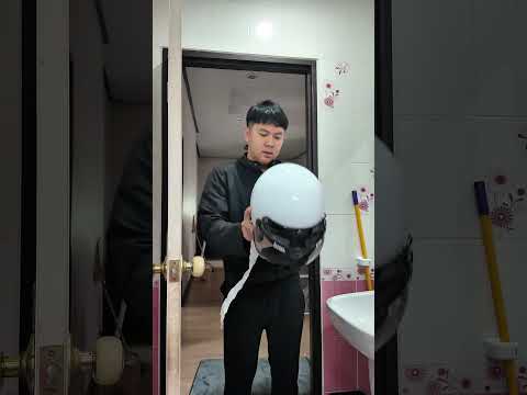 ใส่หมวกกันน็อกตามกฎจราจร ￼