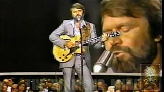 Glen Campbell ~ &quot;Wichita Lineman&quot; LIVE! 1982 FULL SCREEN HQ (Jimmy Webb)