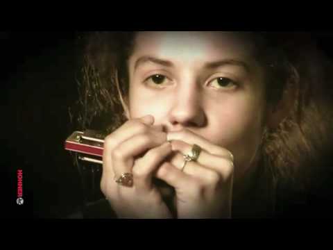 Rachelle Plas French Harmonica Player