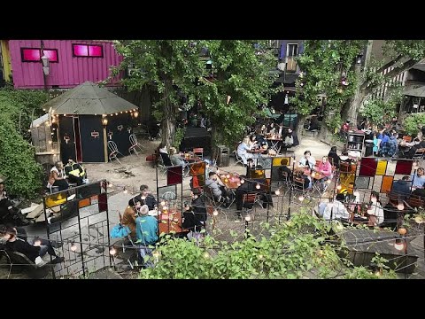 Video Thumbnail: So feiert Berlin jetzt: Mehr Kaffeekränzchen als wilde Sause