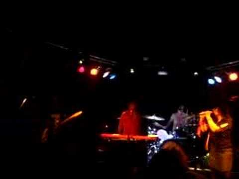 Pretty Girls Make Graves - Speakers Push The Air (Live)